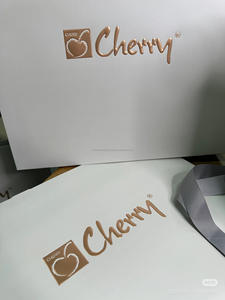 Sacs en papier de mode avec impression personnalisée en relief 3D avec poignée en ruban Sacs à provisions haut de gamme pour vêtements - Product Image 2