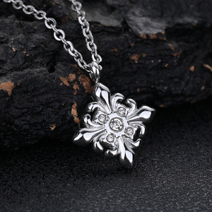 Gargantilla de Acero Inoxidable con Colgante de Iris para Mujer, Collar Minimalista de Lujo en Plata Pulida Sólida Chapada en Oro, Hipoalergénico - Product Image 5