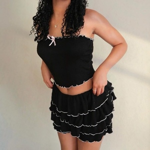 Conjunto de 2 piezas de moda para mujer: Top sexy de un solo hombro y falda corta plisada con volantes - Product Image 2