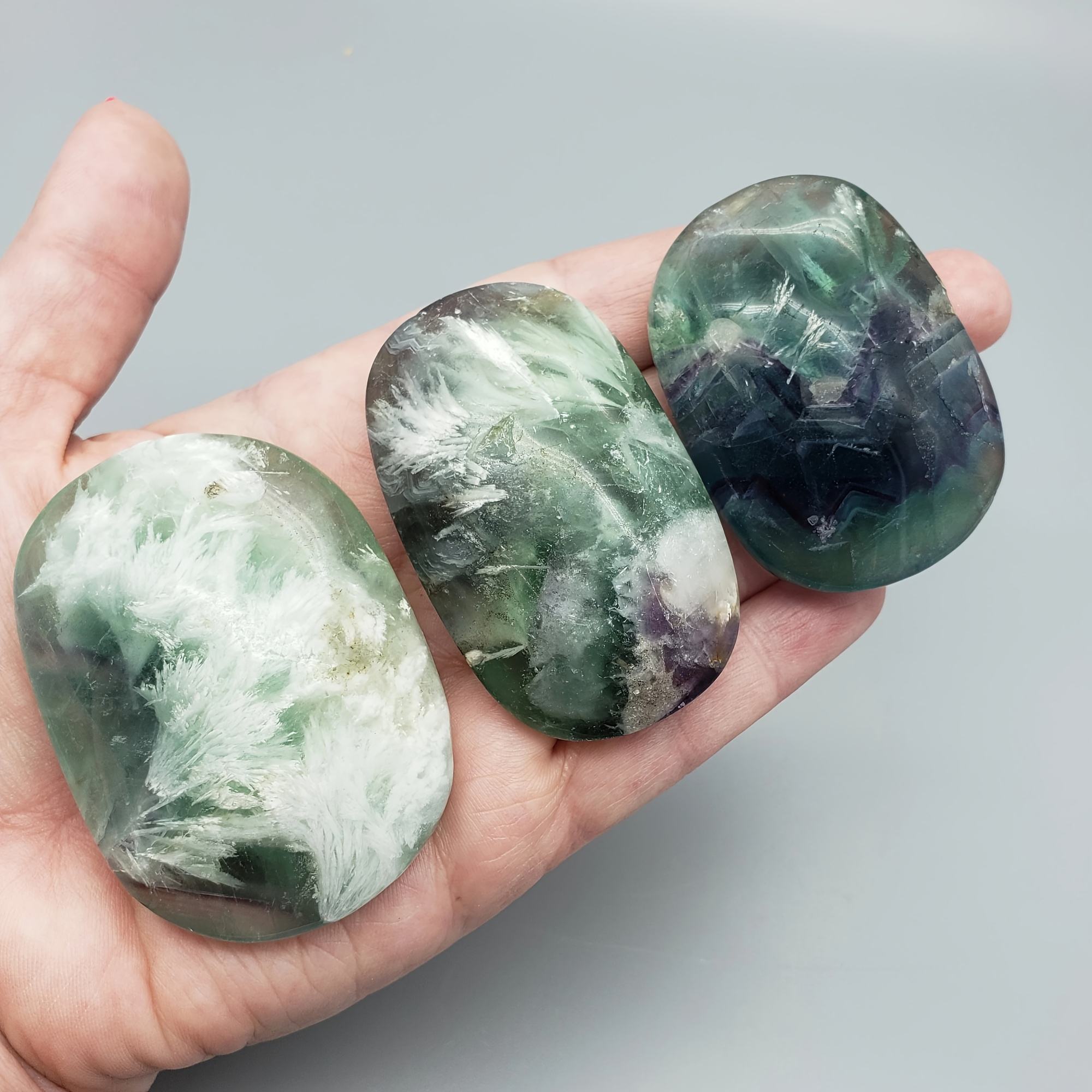 ฝ่ามือฟลูออไรต์ขนนก