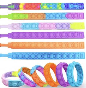 Pulsera de silicona arcoíris con burbujas, juguete antiestrés descompresivo, pulsera cuadrada con efecto tie-dye para niños - Product Image 1