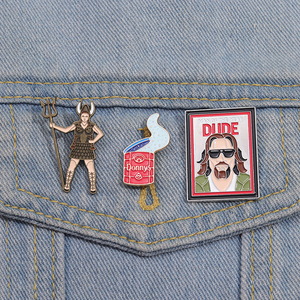Comédie <span class=keywords><strong>Crime</strong></span> <span class=keywords><strong>film</strong></span> émail broches <span class=keywords><strong>Film</strong></span> personnage Lebowski broches revers Badge sac à dos vêtements accessoires Punk bijoux cadeau - Product Image 2