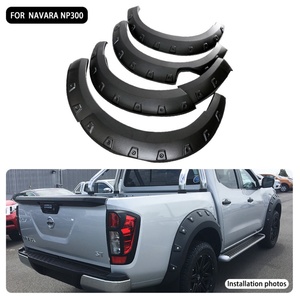 Accessoires Extérieurs de Voiture : Bavettes de Protection Noires Mat pour Nissan Navara NP300 2016-ON - Product Image 3