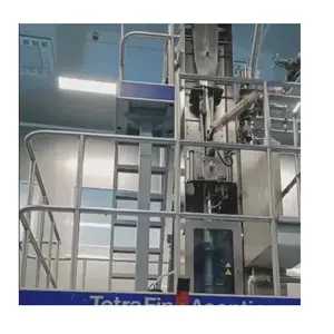 Produttore gestisce vecchia macchina di riempimento TBA 19 macchina 1000B/S macchina di riempimento sterile