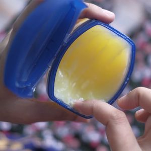 Fabricant de vaseline en vrac – Vaseline blanche et jaune pour cosmétiques et soins personnels - Product Image 2