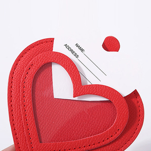 Étiquettes de bagage en gros en cuir PU Saffiano vegan, anti-UV, imprimées en forme de cœur, pour identification de bagages de voyage, couleur marine unie - Product Image 3