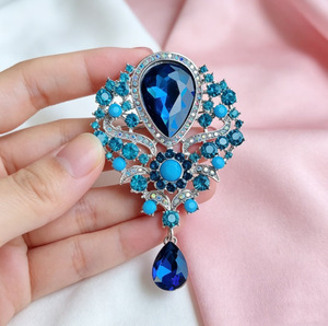 Novo Estilo de Broche Retro de Casamento Unissex com Cristais Coloridos e Alfinete de Liga de Ródio - Product Image 6