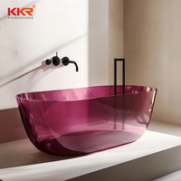 Baignoire autoportante en résine transparente au design moderne