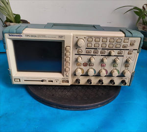 Osciloscopio de Almacenamiento Digital Tektronix TPS 2024 4 - Product Image 2