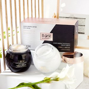 Best-seller Ensemble crème de jour et de nuit hydratante, blanchissante et anti-rides - Product Image 6