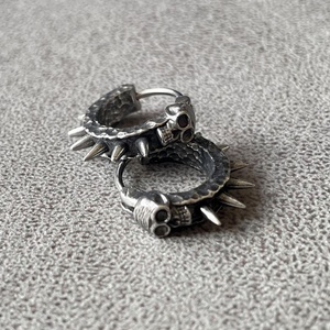 Pendientes de Aro Góticos Punk con Calavera y Púas, Joyería Atrevida para Fiesta de Halloween, Festival, Club Nocturno - Product Image 1
