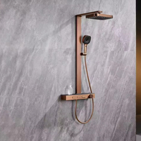 Robinet de douche moderne en or rose brossé avec jets pluie et modes de pulvérisation pause