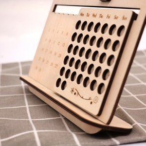 Calendrier de bureau en <span class=keywords><strong>bois</strong></span> multifonction Agenda quotidien hebdomadaire mensuel perpétuel avec affichage de logo personnalisé Tableau calendrier de table - Product Image 4