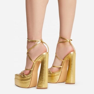 Sandales d'été pour femmes à bout ouvert et pointu, avec brides croisées à la cheville dorées, plateforme tendance et talons carrés très hauts - Product Image 3