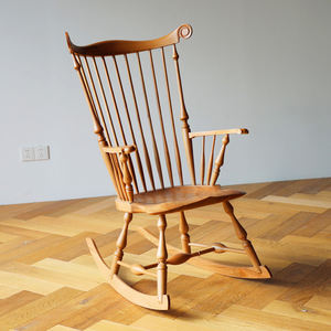 كرسي هزاز ويندسور بظهر ممشط من خشب الجوز الصلب، كرسي مميز بتصميم نورديك وريترو من منتصف القرن، لغرفة المعيشة وغرفة الطعام - Product Image 1