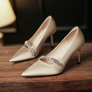 Zapatos de Tacón Alto para Mujer Y25908, Punta Puntiaguda, Tacón de Aguja, Satén, Pedrería, Estilo D'Orsay - Product Image 1