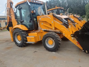 Nouvelle usine 2024 Chargeuse compacte 4x4 et chargeuse-pelleteuse avec moteur Cummins, capacité de charge nominale de 2500 kg, boîte de vitesses - Product Image 6