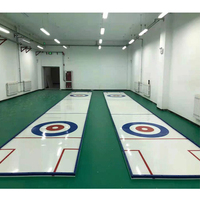 Location d'équipements de curling : Piste synthétique de curling avec pierres de curling pour le team building