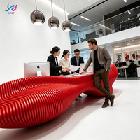 Comptoir d'accueil incurvé haut de gamme blanc, écologique et durable pour hôtel et bureau – Mobilier commercial moderne et personnalisé