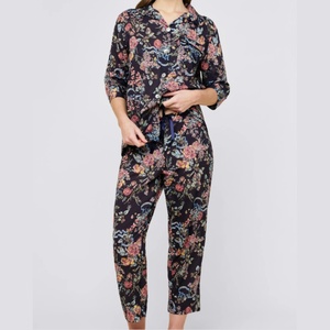 Ensemble de pyjama élégant en coton biologique imprimé noir pour femme, vêtements de nuit respirants, vente en gros de vêtements de détente - Product Image 1
