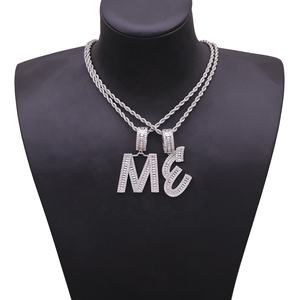 Venta al por mayor de moda Bling Latón chapado en oro Baguette Zircon 26 letras colgante collar para Mujeres Hombres Iced Out inglés encanto joyería - Product Image 5