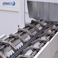 Convoyeur à chaîne à plaques en V Deli pour machines à bois, largeur de plainage max. 1600 mm, garantie 4 ans, fabriqué en Chine, modèles 220/275/320