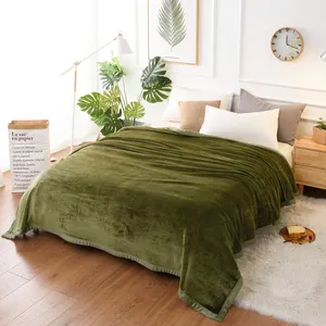 بطانية سرير صديقة للبيئة ومريحة وناعمة لجميع المواسم من الألياف الدقيقة من قماش الفانيلا للبيع بالجملة بطانية رخيصة من قماش الفانيلا بلون موحد