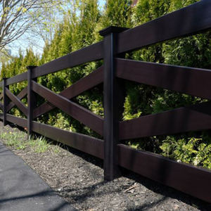 Valla de PVC Vinílico para Caballos, Resistente, de 4 Rieles, Tratada Térmicamente, con Acabado de Madera y Modelado 3D - Product Image 1