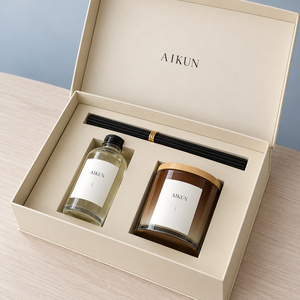 Juego de Regalo Aikun con Vela Aromática en Caja Rígida de Vidrio Ámbar con Tapa de Madera y Difusor de Varillas Negras, OEM ODM para Eventos Corporativos - Product Image 1