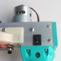 Pistolet de tuftage manuel électrique Qtools Cpointbox Duo deux-en-un pour tapis et moquettes, machine à tuftage à boucles, vert avec composant moteur central