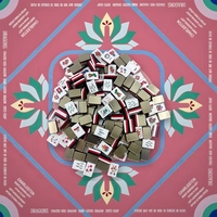 Tuiles de Mahjong Festives avec Tapis de Noël Antidérapant pour une Table de Jeu Stable et une Surface de Jeu Sûre