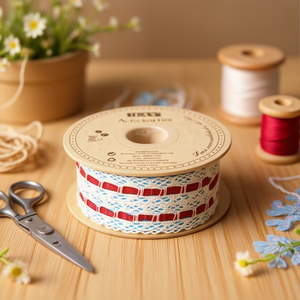 Nastro in pizzo Iln 2 cm x 23 m con motivo rosso e bianco per decorazioni artigianali - Product Image 2