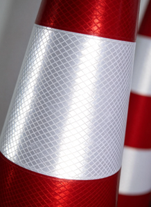 Cône de signalisation routière robuste de 35 pouces, 7 lb, en PEHD, réflecteur prismatique haute intensité, lumière stable, indice de protection IP68, noir - Product Image 6