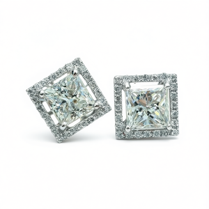 Orecchini in Oro Bianco con Diamanti Taglio Principessa, Colore D, Certificati GIA, Gioielli Classici da Donna per Fidanzamento - Product Image 1