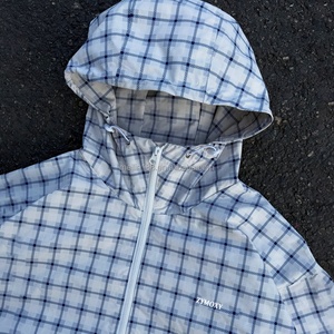 Ensemble de survêtement coupe-vent pour homme, personnalisé en usine, avec veste à fermeture éclair et short en nylon, motif à carreaux intégral - Product Image 5