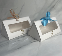 Individuell Bedruckte Geschenkbox aus Recyclingmaterialien mit Matter Oberfläche, Elegantem Goldfolien-Logo und Runden Griffen für Hochzeiten und Süßigkeiten