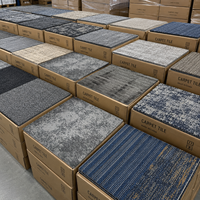 Dalles de moquette modulaires commerciales 50x50cm, antidérapantes, résistantes aux taches, en nylon, pour bureaux, hôtels, maisons et magasins de détail