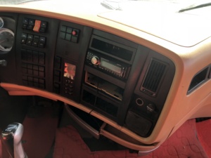 รถบรรทุกหัวลากมือสอง Sinotruk Euro2 ดีเซล 6x4 พวงมาลัยซ้าย HOWO 10 ล้อ รับน้ำหนัก 21-30 ตัน 371 แรงม้า กล้องมองหลัง 360 องศา - Product Image 6