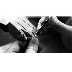 Bijoux personnalisés pour femmes en or massif 18 carats, taille brillant rond, haute qualité, fabrication artisanale. - Product Image 2