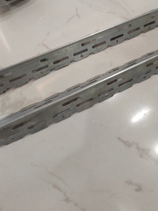Diseño moderno Corner Bead <span class=keywords><strong>Techo</strong></span> Drywall Protector de esquina Protección de pared flexible para hospitales Hecho de metal de acero - Product Image 3