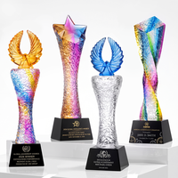 Nouveau trophée en cristal torsadé, design coloré haut de gamme, cadeau souvenir de reconnaissance pour les employés d'entreprise