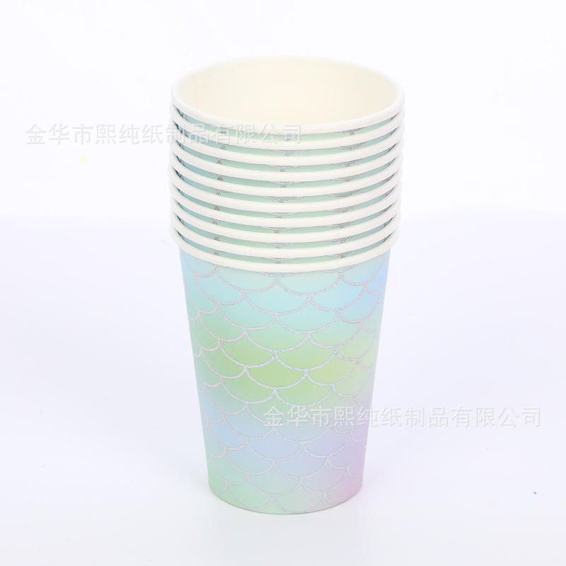 A pack of 24 paper cups