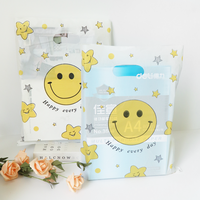35*45cm Poignées découpées Boutique Carrier Sacs cadeaux en plastique Happy Smile Face Sac à provisions HDPE personnalisé pour vêtement