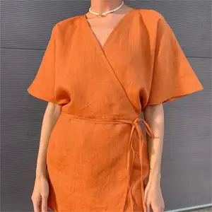 Vêtements personnalisés Mini robe d'été décontractée en coton et lin à taille courte et manches naturelles pour femmes, couleur unie, col en V, OEM, avec ceintures