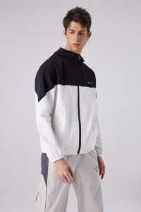 Minimalist Domain-Veste à capuche rayée noire et blanche - Product Image 3