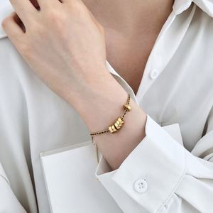 Bracelets en argent 925 plaqué or 22 carats avec chaîne tressée et pendentif Conis en zircone 5A, design exclusif Dylam, bijoux fins et élégants. - Product Image 2