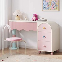Coiffeuse rose pastel avec 3 tiroirs, table de maquillage à bords ondulés pour chambre de fille