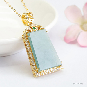 Pendentifs <span class=keywords><strong>en</strong></span> <span class=keywords><strong>jade</strong></span> de Birmanie naturel sculptés à la main Pendentifs <span class=keywords><strong>en</strong></span> jadéite plaqué <span class=keywords><strong>or</strong></span> Pendentifs carrés <span class=keywords><strong>en</strong></span> <span class=keywords><strong>jade</strong></span> du Myanmar pleins de zircon - Product Image 2