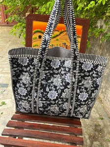 Bolsa de Transporte Acolchada de Algodón Resistente con Motivos Tradicionales de Impresión en Bloque, Bolsa de Tela con Impresión en Bloque Hecha a Mano - Product Image 3