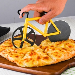 Cortador de Pizza Creativo de Dos Ruedas de Acero Inoxidable al por Mayor con Herramientas de Plástico para Pizza - Product Image 2